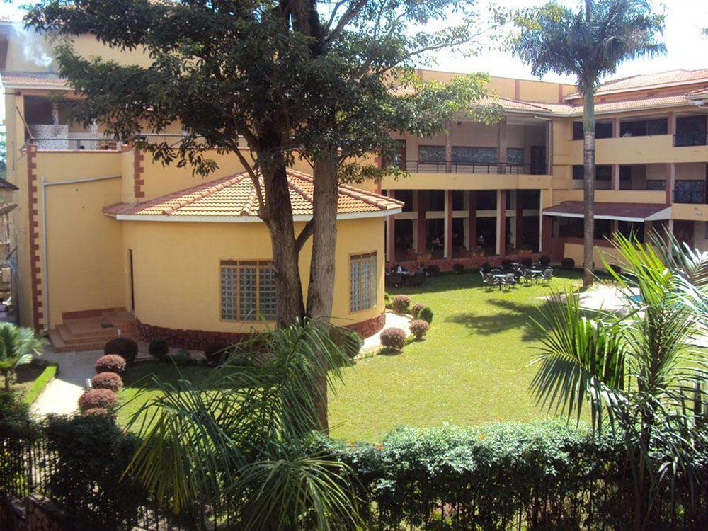 Silver Springs Hotel Kampala Extérieur photo
