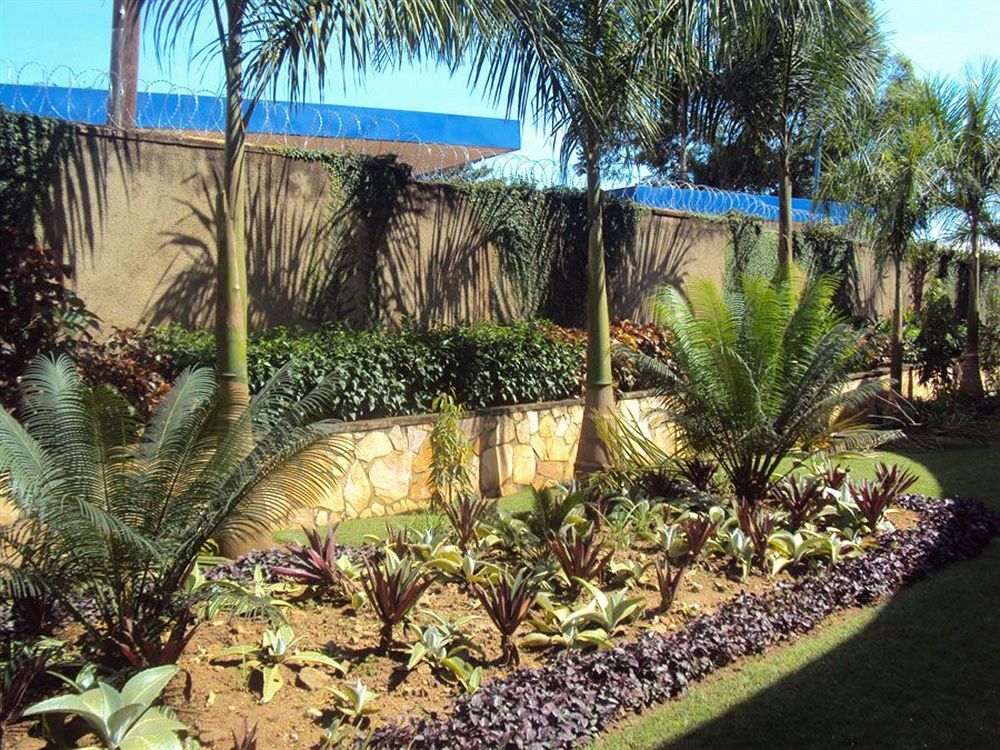 Silver Springs Hotel Kampala Extérieur photo