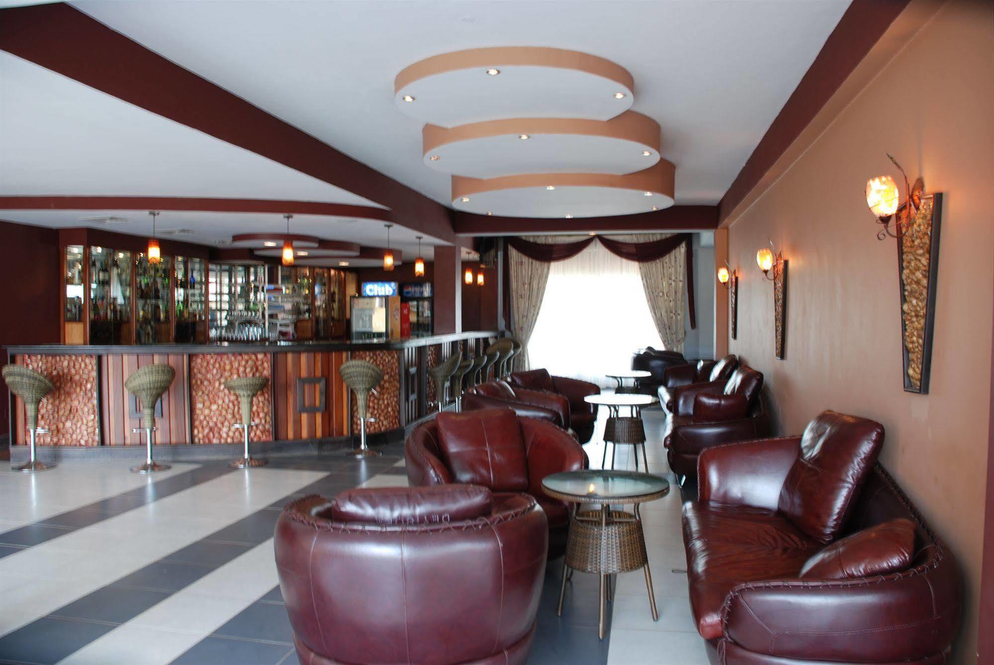 Silver Springs Hotel Kampala Extérieur photo